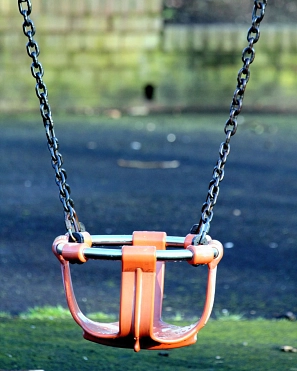 Das Bild zeigt eine Kinderschaukel&nbsp;&copy;&nbsp;Anthony von Pexels